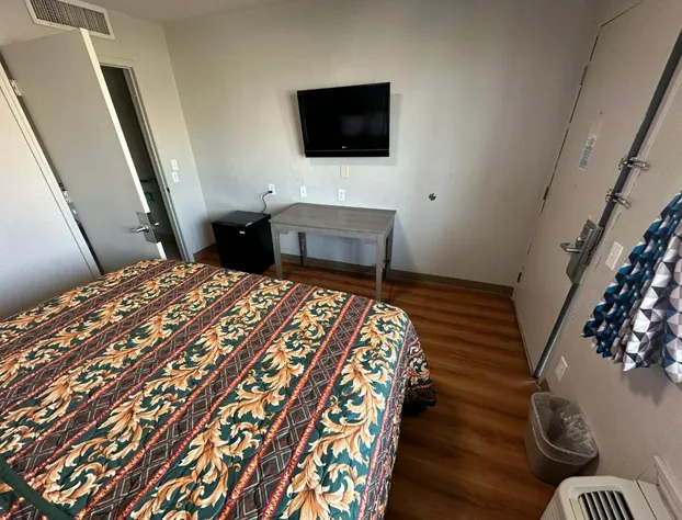 Super 7 INN hotel detail image 3