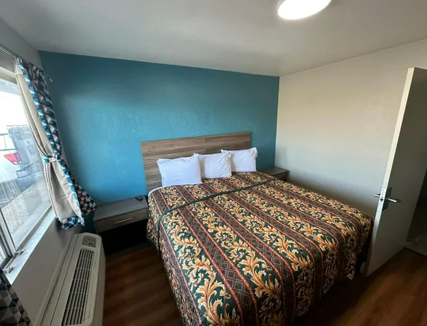 Super 7 INN hotel detail image 1