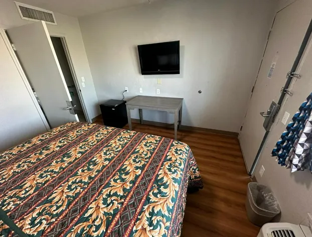 Super 7 INN hotel detail image 2