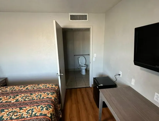 Super 7 INN hotel detail image 4