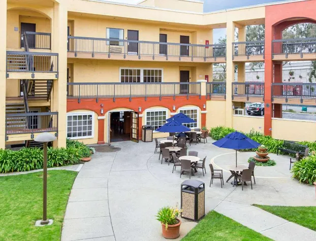 Comfort Inn and Suites San Francisco Airport North hotel detail image 2