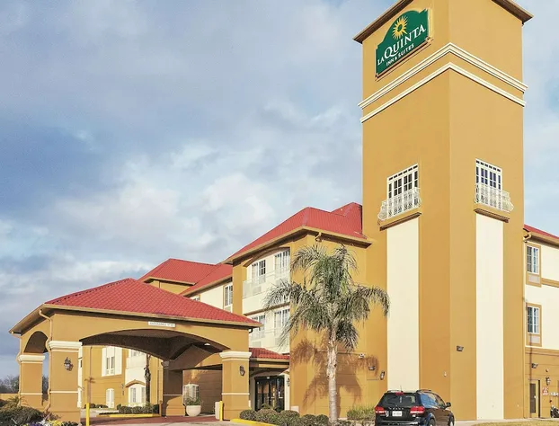 La Quinta Inn & Suites by Wyndham Houston Hobby Airport hotel detail image 1