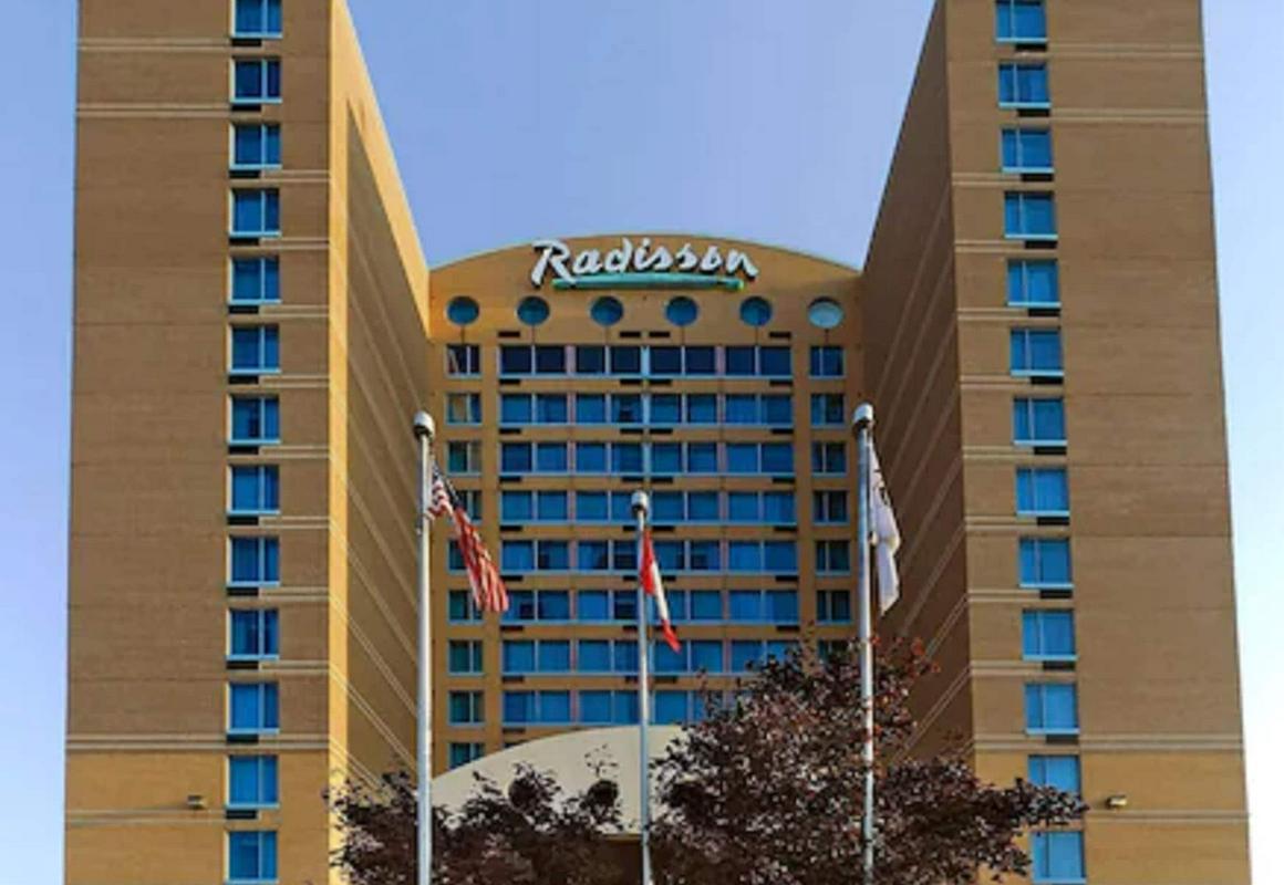 Radisson Suites Hotel Toronto Airport hotel hero