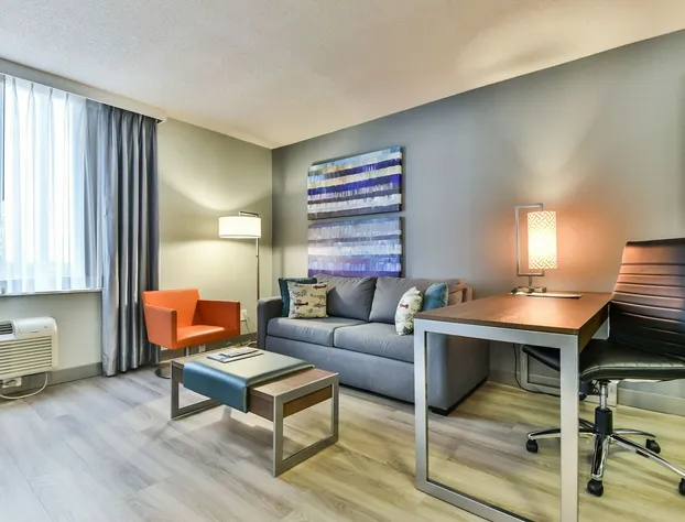 Radisson Suites Hotel Toronto Airport hotel detail image 2