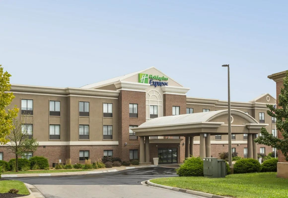 Holiday Inn Express Kansas City - at the Legends by IHG hotel hero