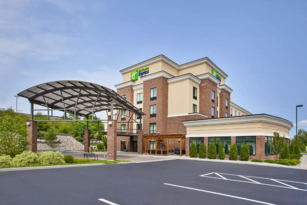 Holiday Inn Express & Suites Geneva Finger Lakes by IHG hotel hero