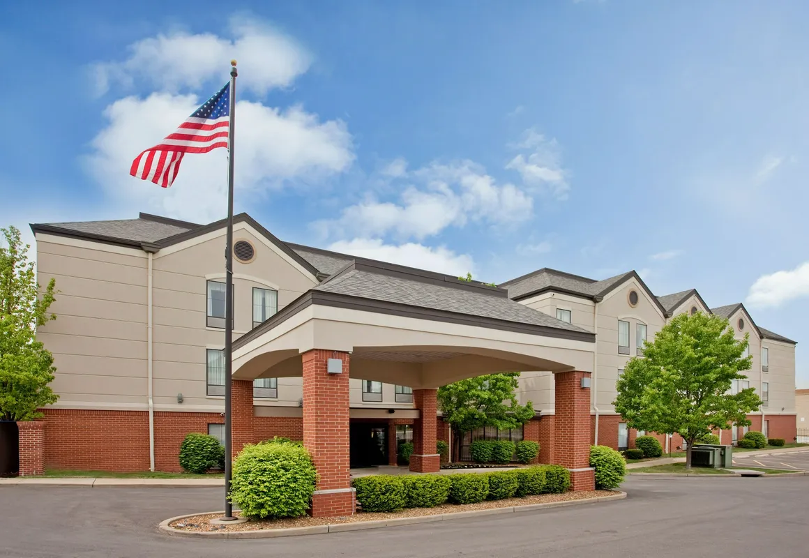 Comfort Inn & Suites hotel hero