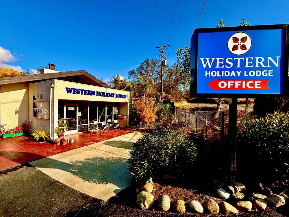 Western Holiday Lodge Three Rivers hotel hero