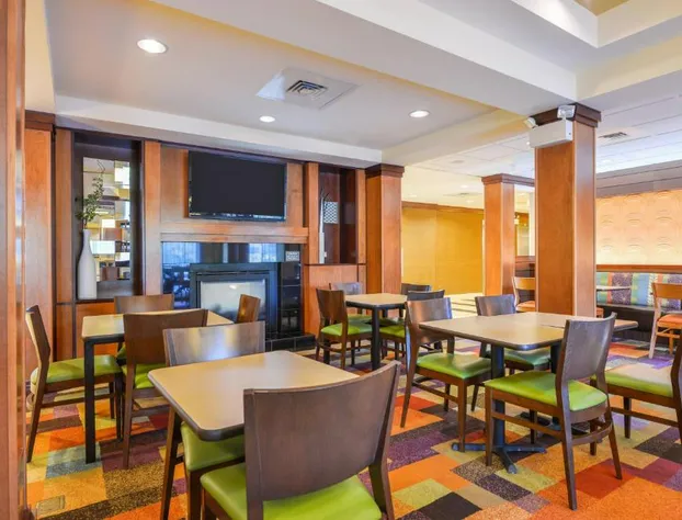 Fairfield Inn & Suites by Marriott White Marsh hotel detail image 4