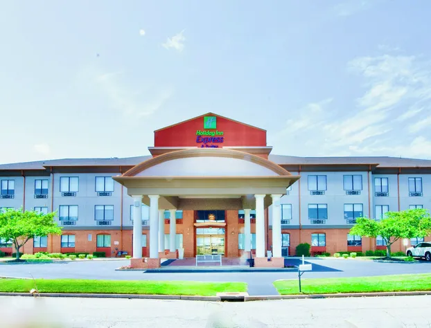 Holiday Inn Express Hotel and Suites St. Charles by IHG hotel detail image 2