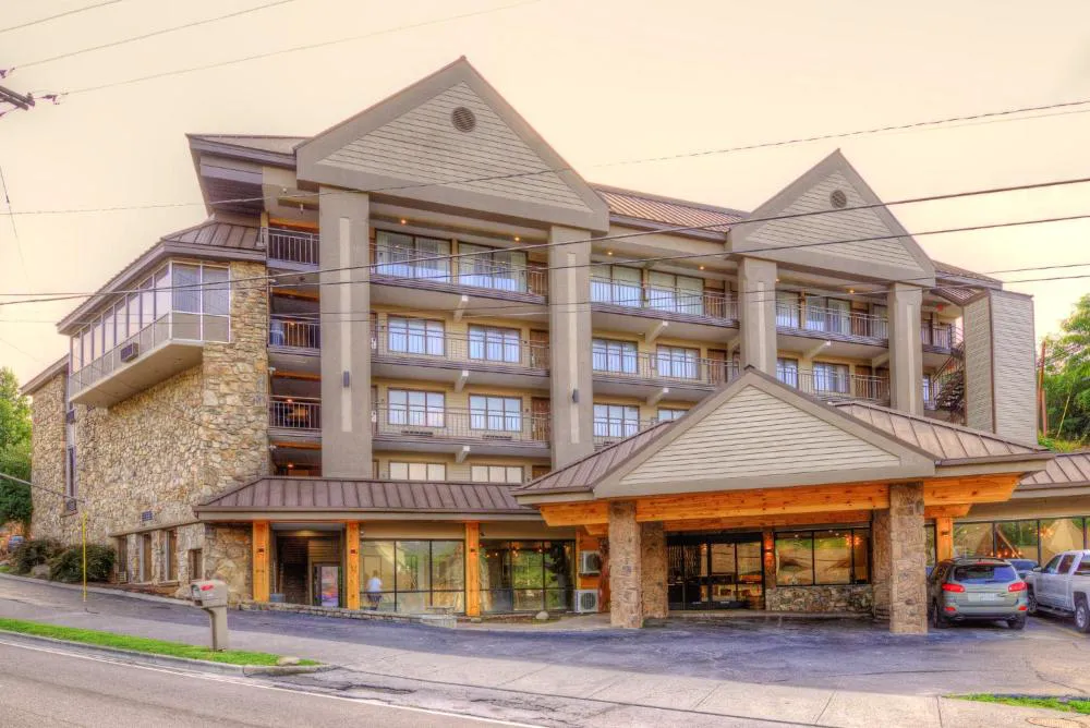 Clarion Pointe Downtown Gatlinburg hotel hero