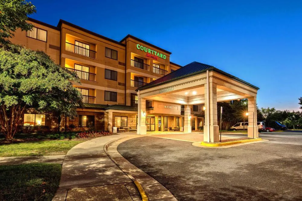 Courtyard by Marriott Springfield hotel hero