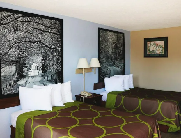 Super 8 by Wyndham Clarksville East hotel detail image 3