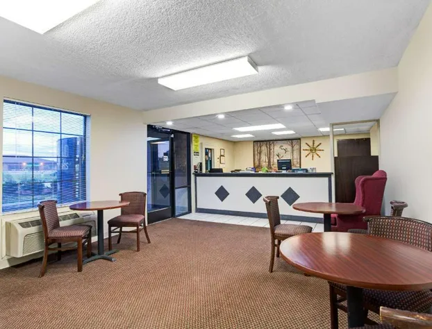 Super 8 by Wyndham Clarksville East hotel detail image 2