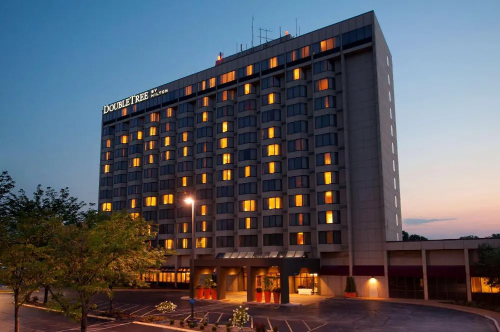 DoubleTree by Hilton Hotel St. Louis - Chesterfield hotel hero
