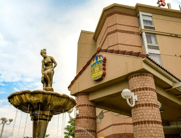 Monte Carlo Inn Airport Suites hotel detail image 1