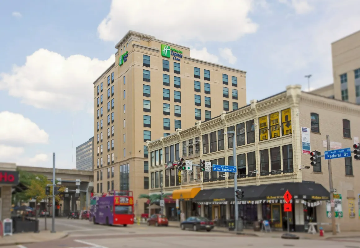 Holiday Inn Express & Suites Pittsburgh North Shore by IHG hotel hero