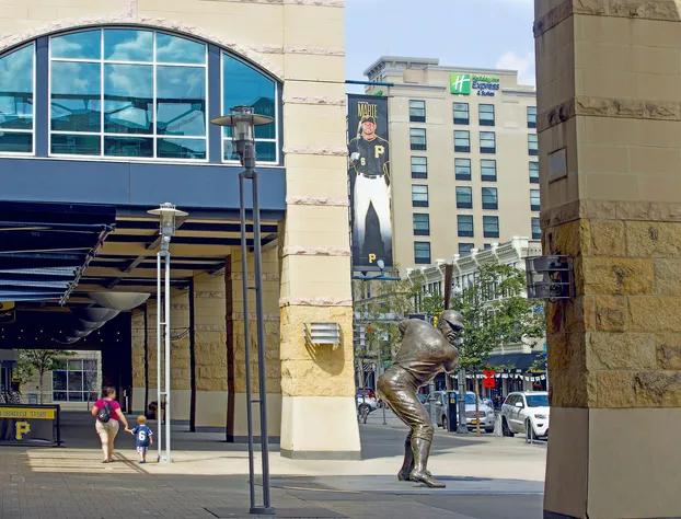 Holiday Inn Express & Suites Pittsburgh North Shore by IHG hotel detail image 3