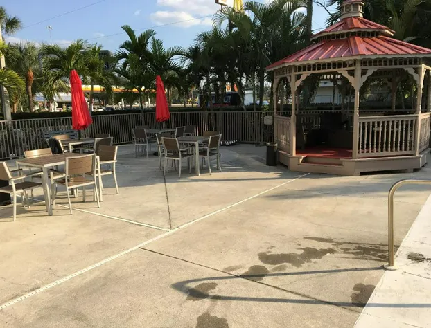 Days Inn & Suites by Wyndham Bonita Springs North Naples hotel detail image 2