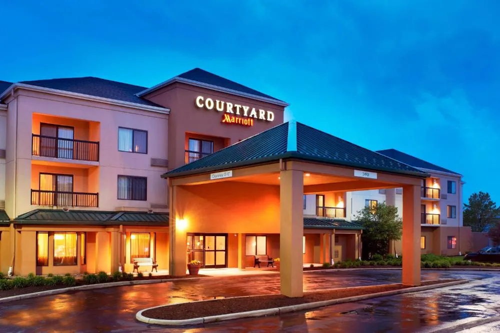 Courtyard by Marriott Cleveland Airport North hotel hero