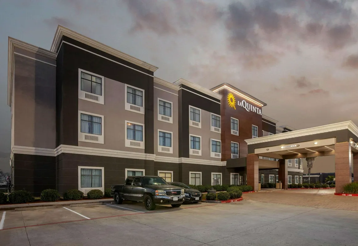 La Quinta Inn & Suites by Wyndham Pasadena North hotel hero