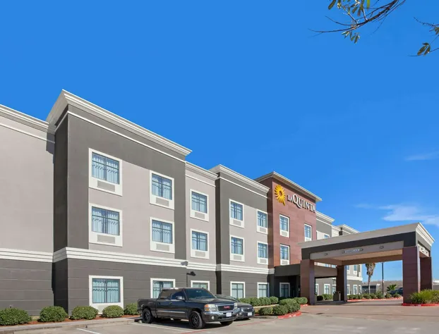 La Quinta Inn & Suites by Wyndham Pasadena North hotel detail image 2