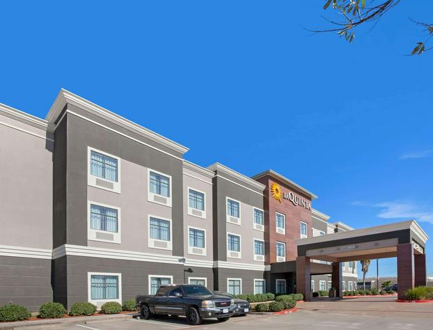 La Quinta Inn & Suites by Wyndham Pasadena North hotel detail image 2