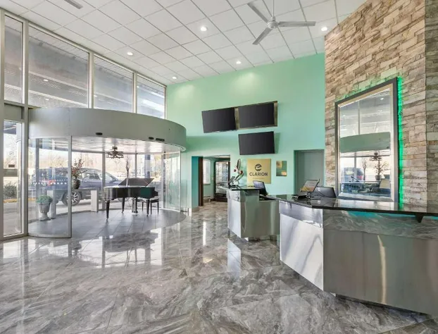 Clarion Inn Des Moines Airport hotel detail image 2