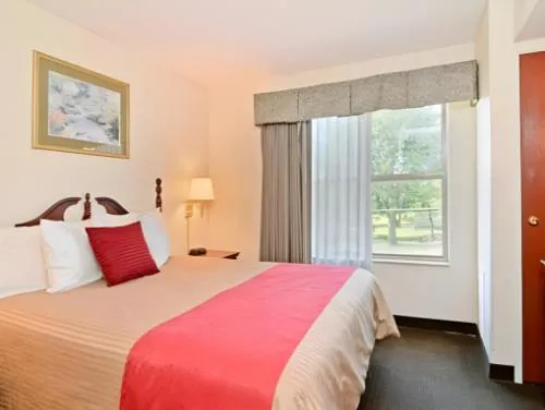 Quality Suites hotel detail image 1