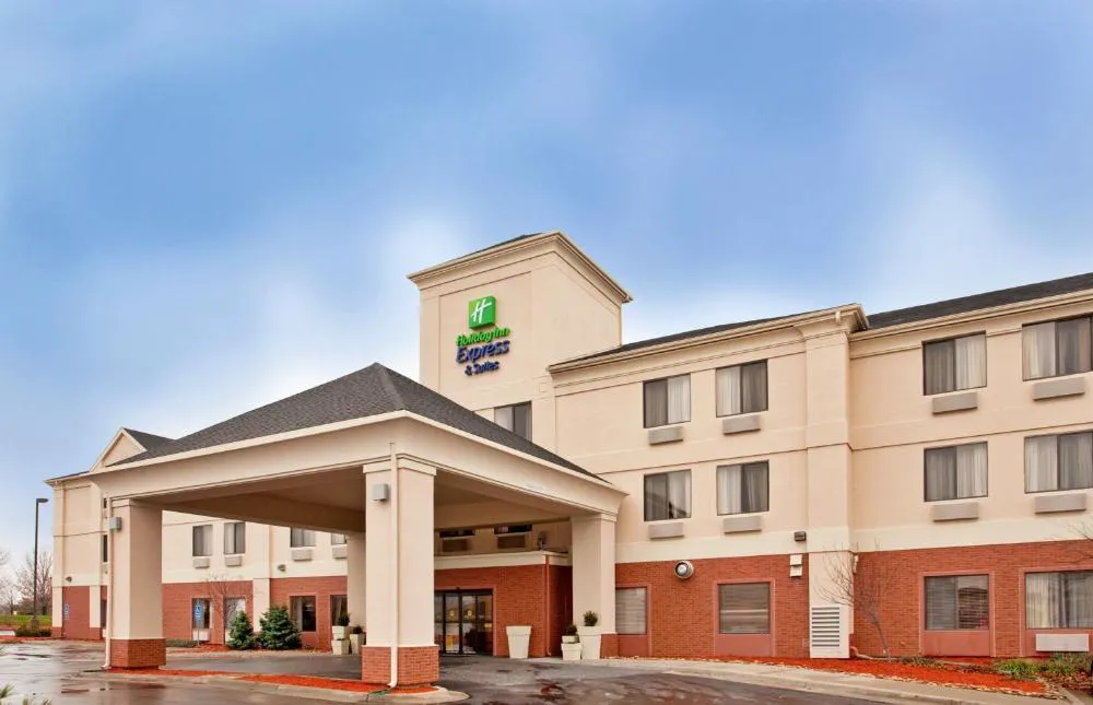 Holiday Inn Express Kansas City-Liberty by IHG hotel hero