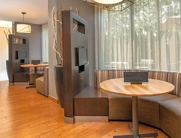 Courtyard by Marriott Portland Airport hotel detail image 2