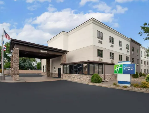 Holiday Inn Express Cleveland Airport - Brookpark by IHG hotel detail image 4