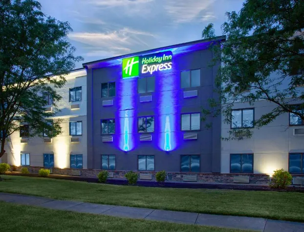 Holiday Inn Express Cleveland Airport - Brookpark by IHG hotel detail image 2