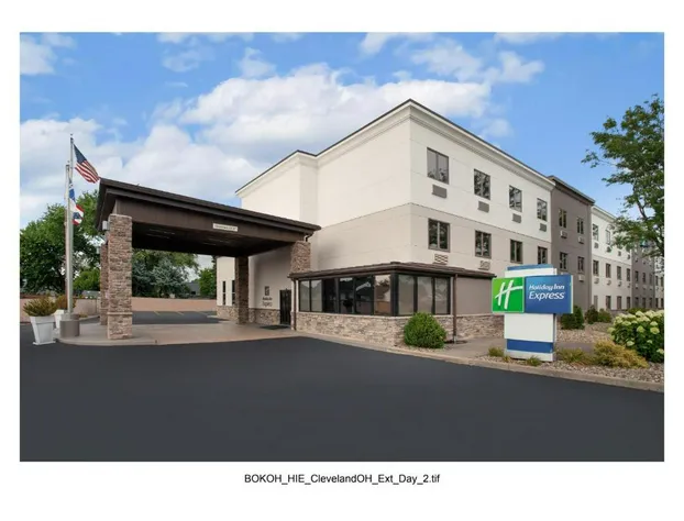 Holiday Inn Express Cleveland Airport - Brookpark by IHG hotel detail image 3