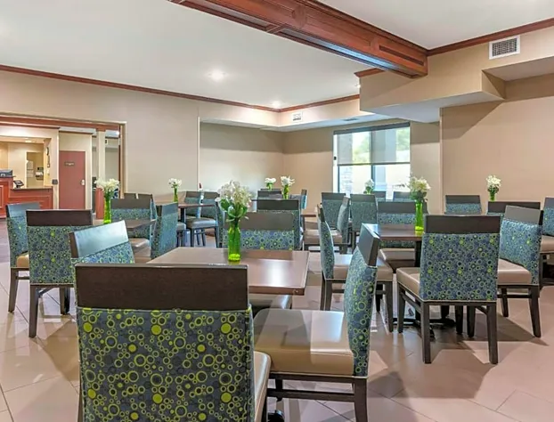 Comfort Suites Grandville - Grand Rapids SW hotel detail image 3