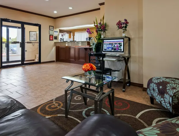 Days Inn by Wyndham Navasota hotel detail image 3