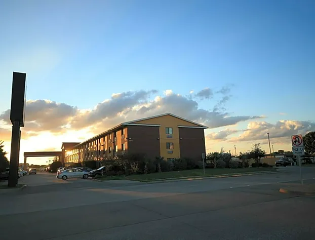 Quality Inn DFW Airport North hotel detail image 3