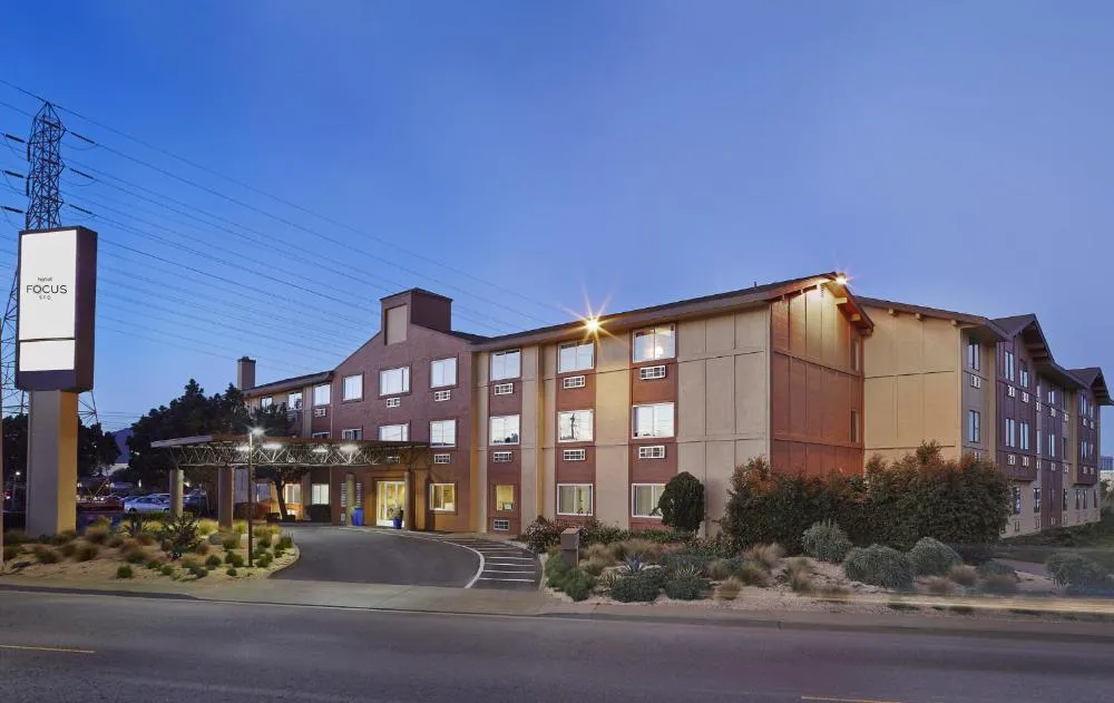 Hotel Focus SFO hotel hero