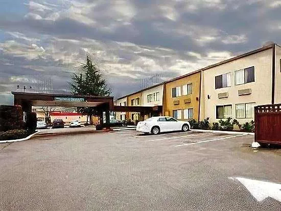 Economy Inn Auburn hotel hero