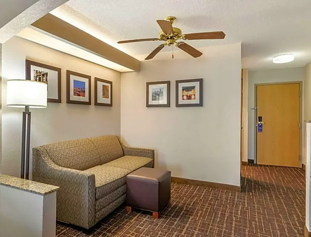 Comfort Inn & Suites Lees Summit - Kansas City hotel detail image 3