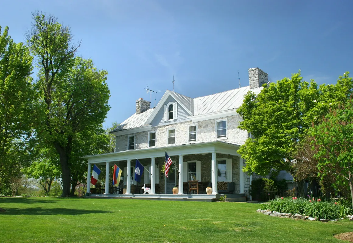 L'Auberge Provencale Inn & Restaurant hotel hero