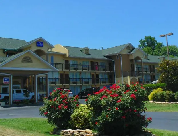 Baymont by Wyndham Sevierville Pigeon Forge hotel detail image 1