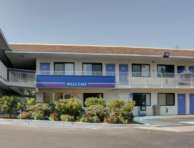 Motel 6 Springfield, OR - Eugene North hotel detail image 1