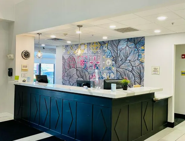 La Quinta Inn & Suites by Wyndham Mt. Laurel - Philadelphia hotel detail image 1