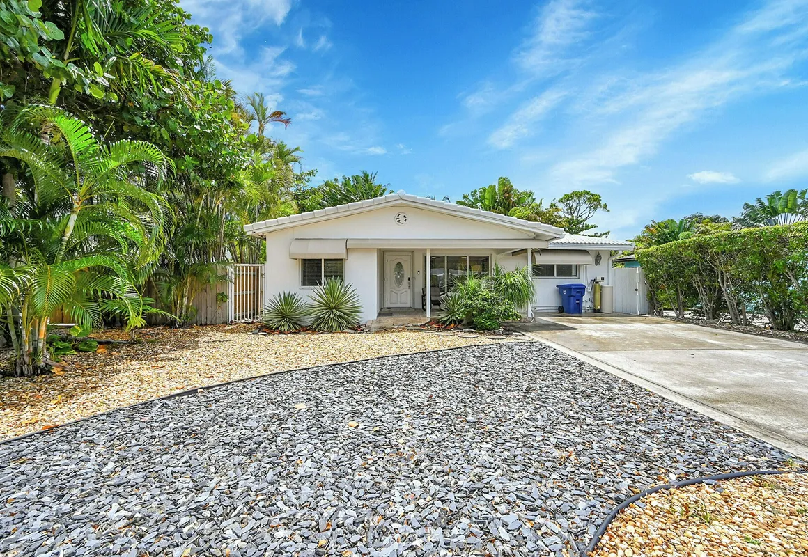 Inn On The Drive ( Adults Only) hotel hero