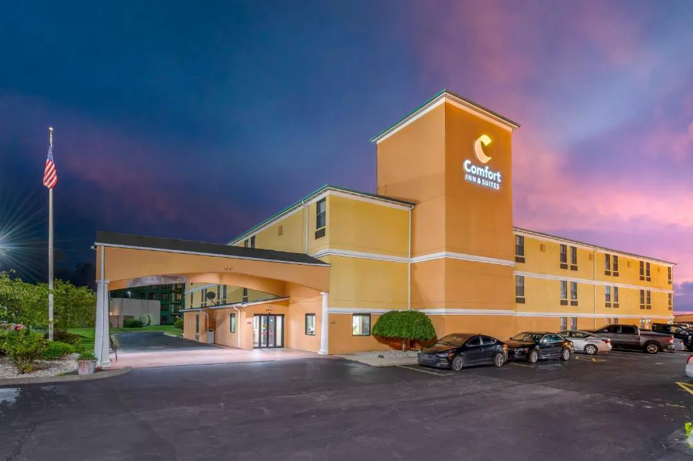 Comfort Inn & Suites Cincinnati Eastgate hotel hero