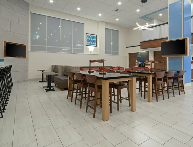 Holiday Inn Express Hotel & Suites SeaTac by IHG hotel detail image 3