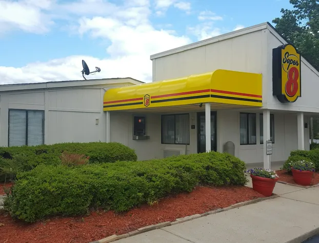 Super 8 by Wyndham Aberdeen Southern Pines hotel detail image 3