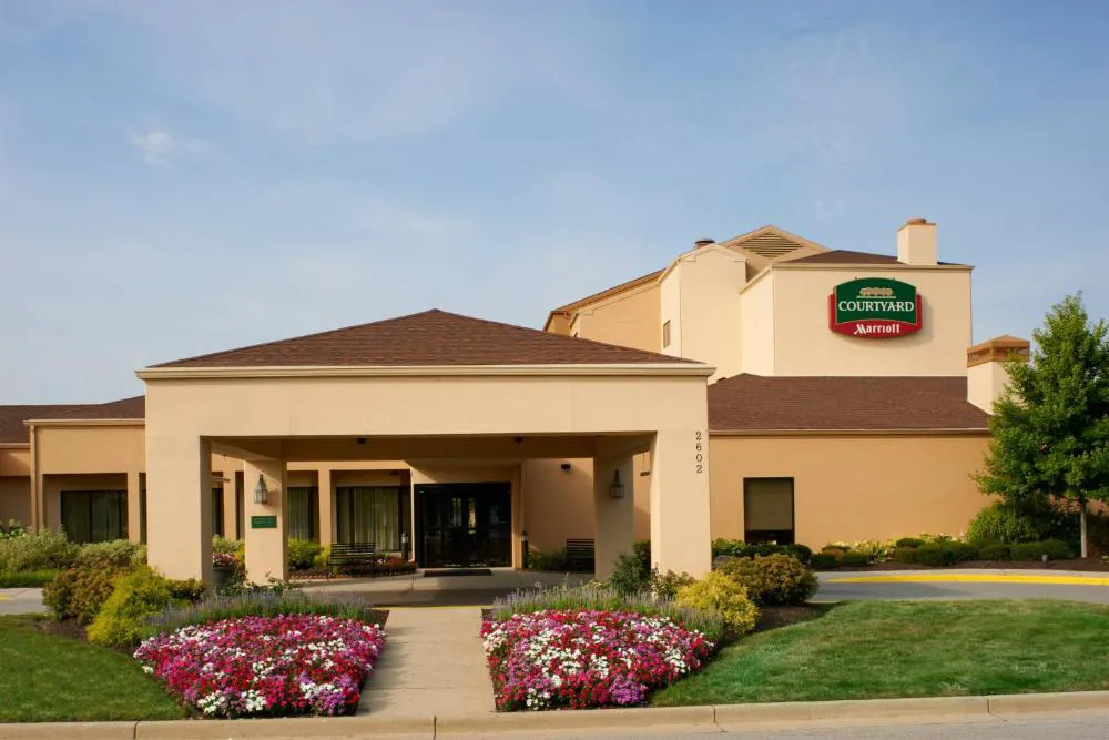 Courtyard by Marriott Indianapolis Airport hotel hero