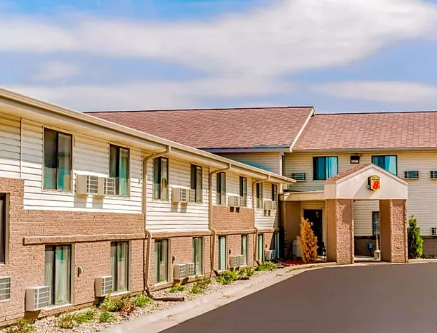 Super 8 by Wyndham Airport I90 hotel detail image 3